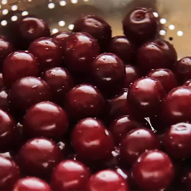 Step 1 Prepare and freeze cherries for cherry banana smoothie