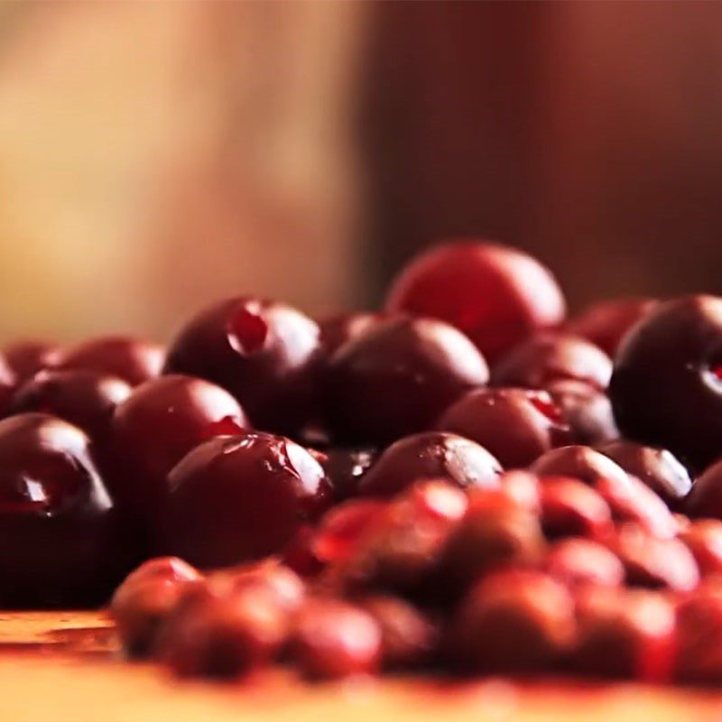 Step 1 Prepare and freeze cherries for cherry banana smoothie