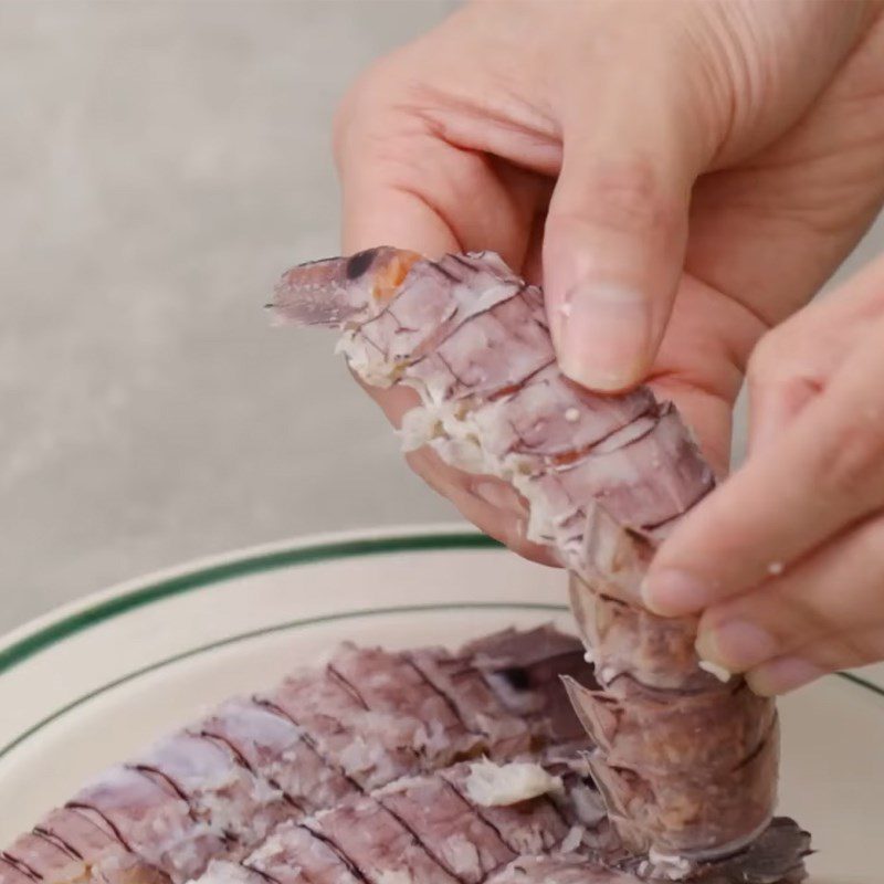 Step 1 Prepare and boil mantis shrimp Bun Be Be (mantis shrimp)