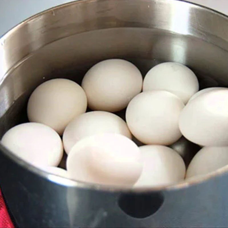 Step 1 Prepare and boil duck eggs Grilled Duck Eggs with Salt and Chili (Recipe shared by a user)