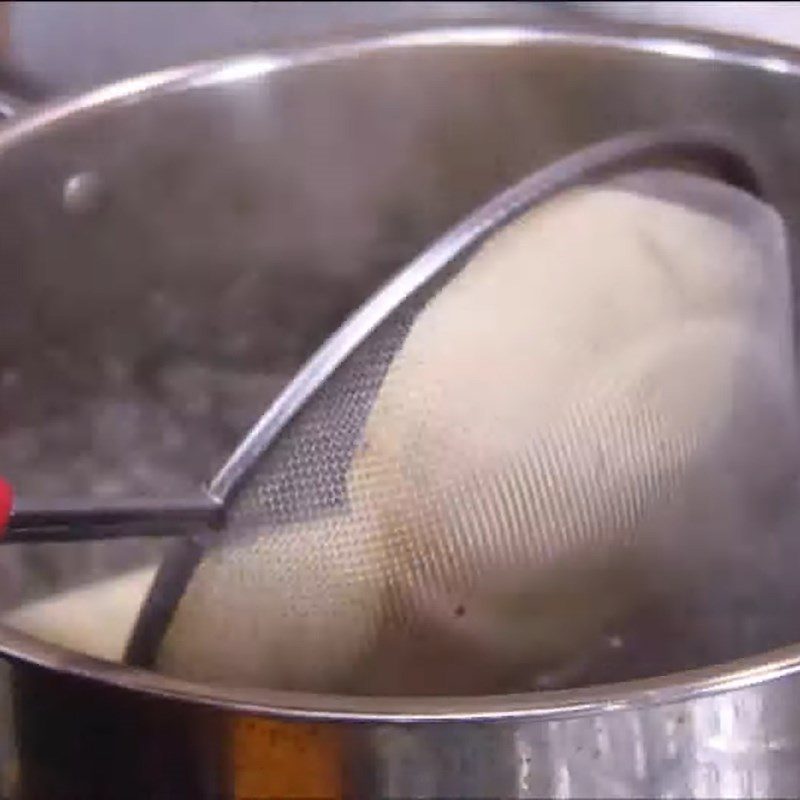 Step 1 Prepare and boil the potatoes Mashed potatoes mixed with meat