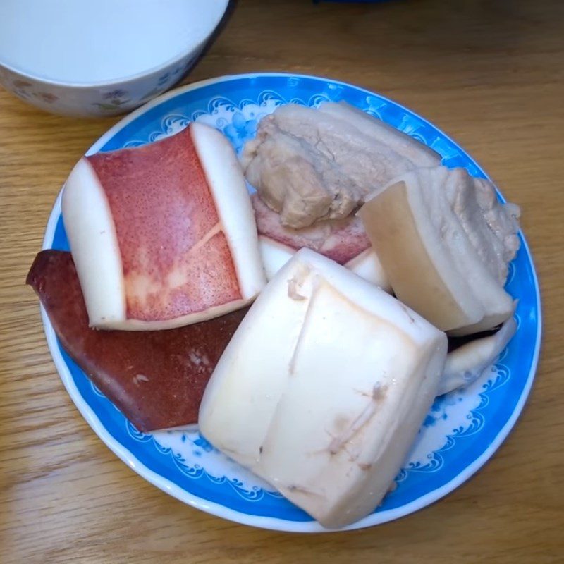Step 1 Prepping and boiling squid and pork belly Chôm Chôm Squid Salad
