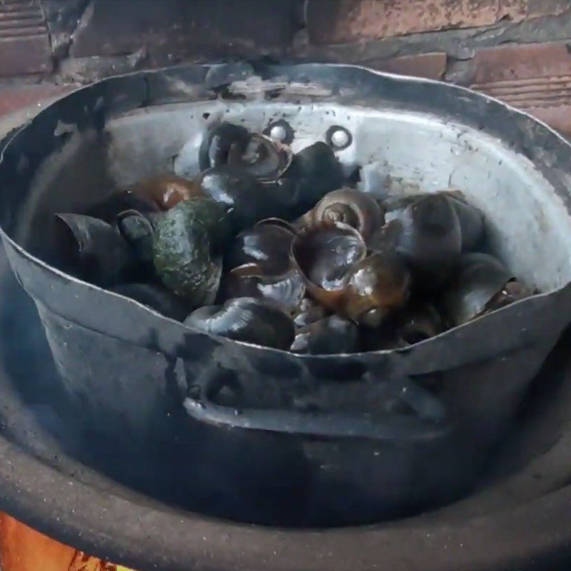 Step 1 Prepare and boil escargot Banana flower salad with escargot