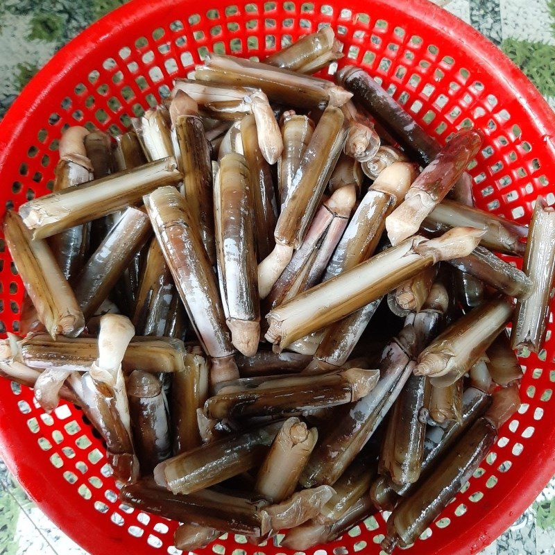 Step 1 Processing and boiling razor clams Stir-fried Razor Clams with Satay (recipe shared by a user)