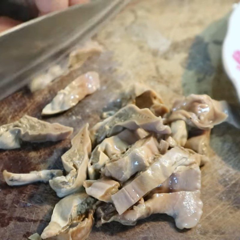 Step 1 Prepare and boil clams for tofu soup