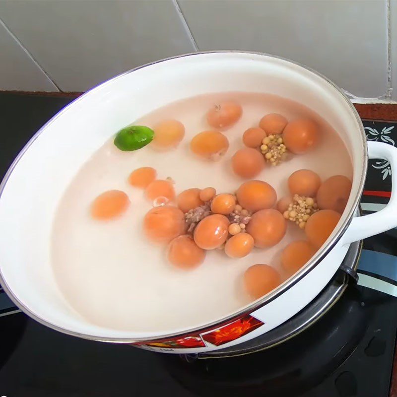 Step 2 Prepare and boil the soft eggs for Soft-boiled Egg Noodles