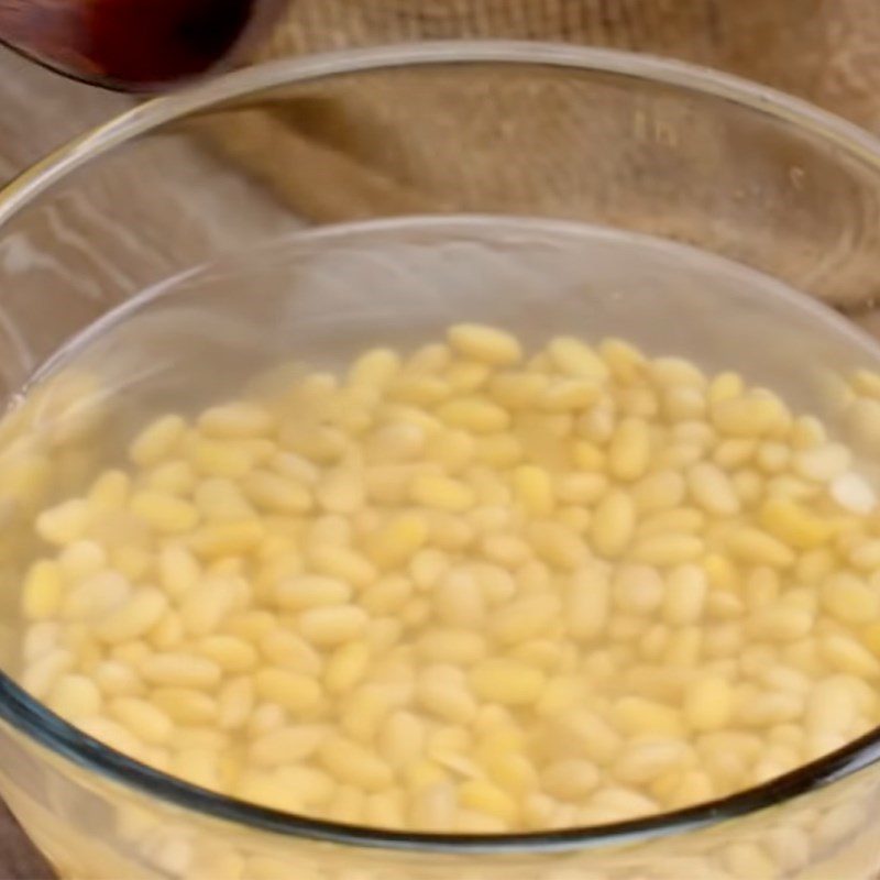 Step 1 Prepare and soak the soybeans Tofu