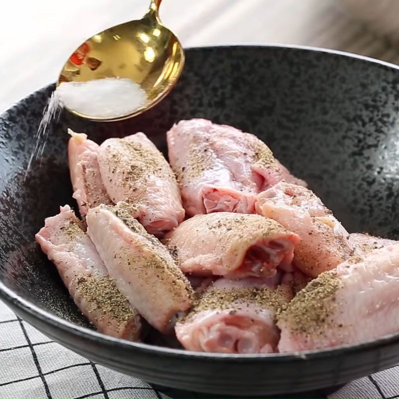 Step 1 Prepare and marinate chicken wings Honey fried chicken wings