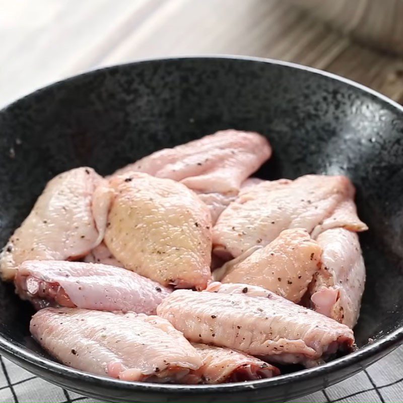 Step 1 Prepare and marinate chicken wings Honey fried chicken wings