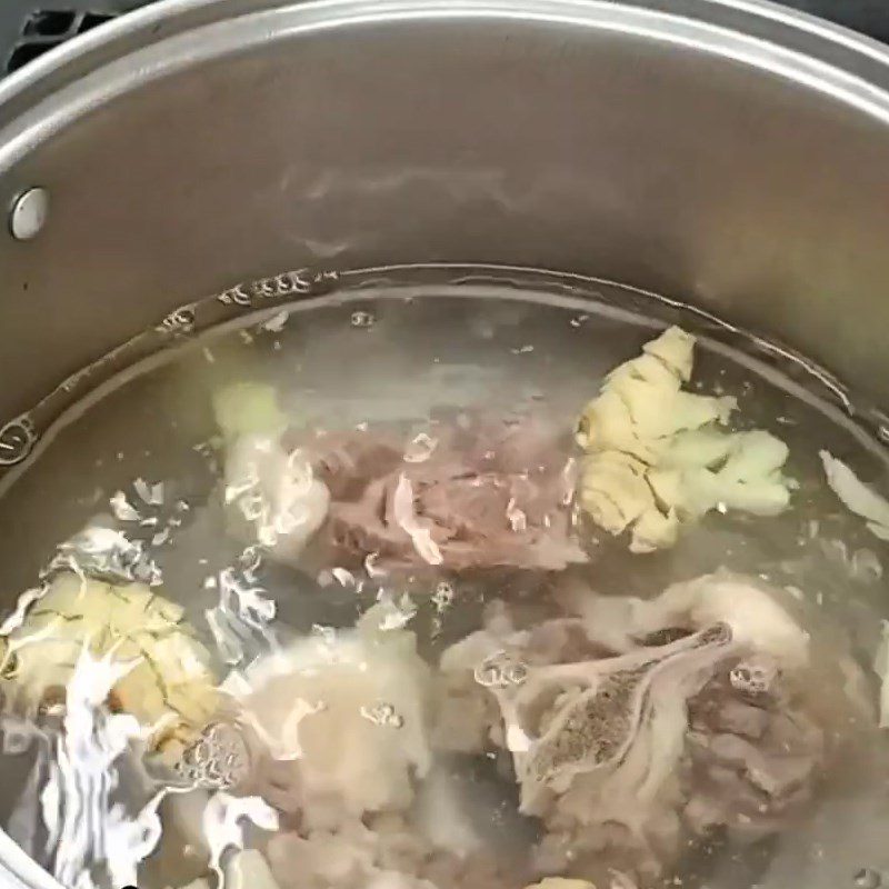 Step 2 Prepare and blanch the beef tail Beef tail stew with lemongrass and papaya