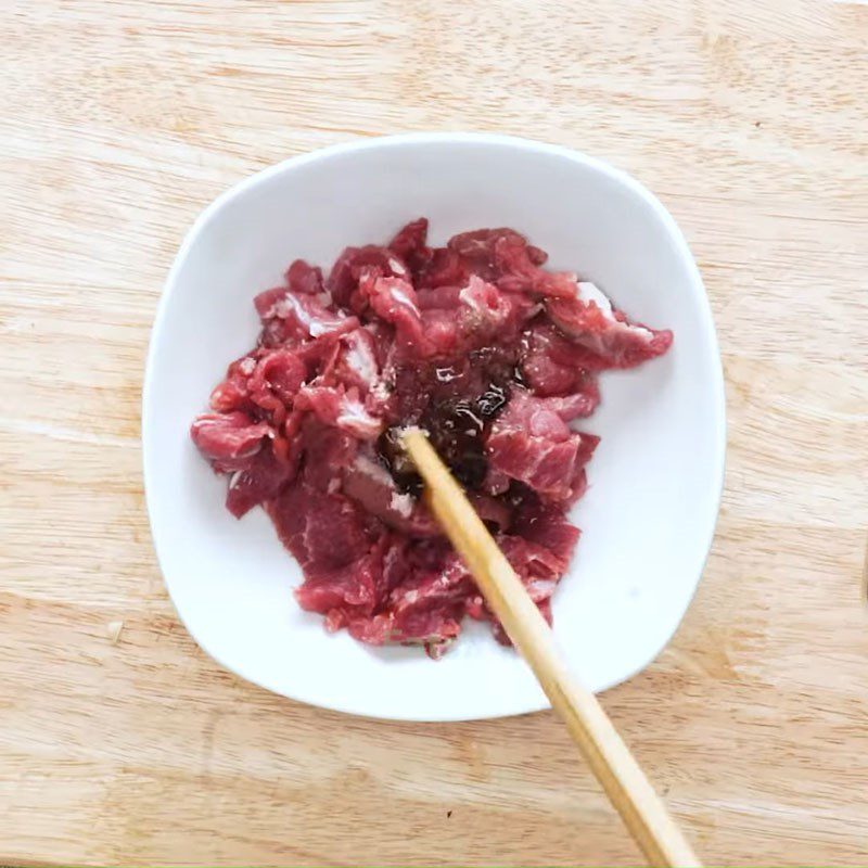 Step 1 Prepare and Marinate the Beef Stir-fried Beef with Bell Peppers and Onions