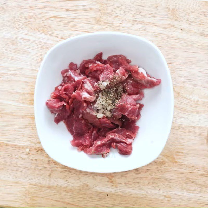 Step 1 Prepare and Marinate the Beef Stir-fried Beef with Bell Peppers and Onions