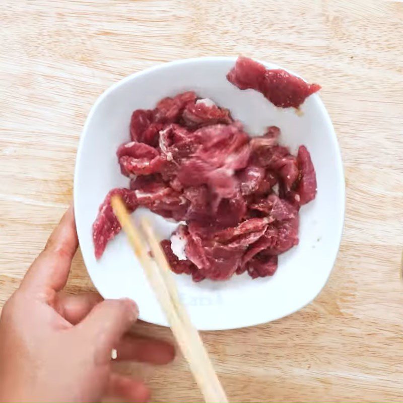 Step 1 Prepare and Marinate the Beef Stir-fried Beef with Bell Peppers and Onions