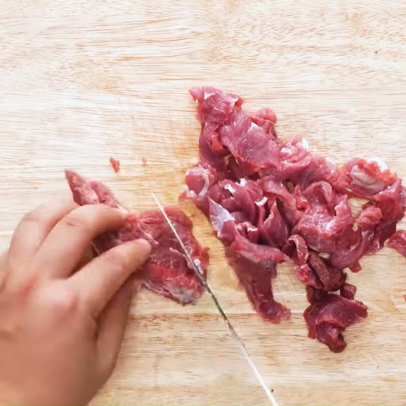 Step 1 Prepare and Marinate the Beef Stir-fried Beef with Bell Peppers and Onions