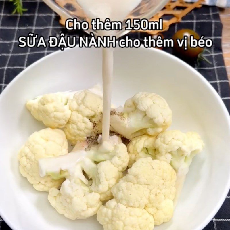 Step 1 Prepare and marinate KFC vegetarian cauliflower (Recipe from the TikTok channel Vegetarian Kitchen XANH)