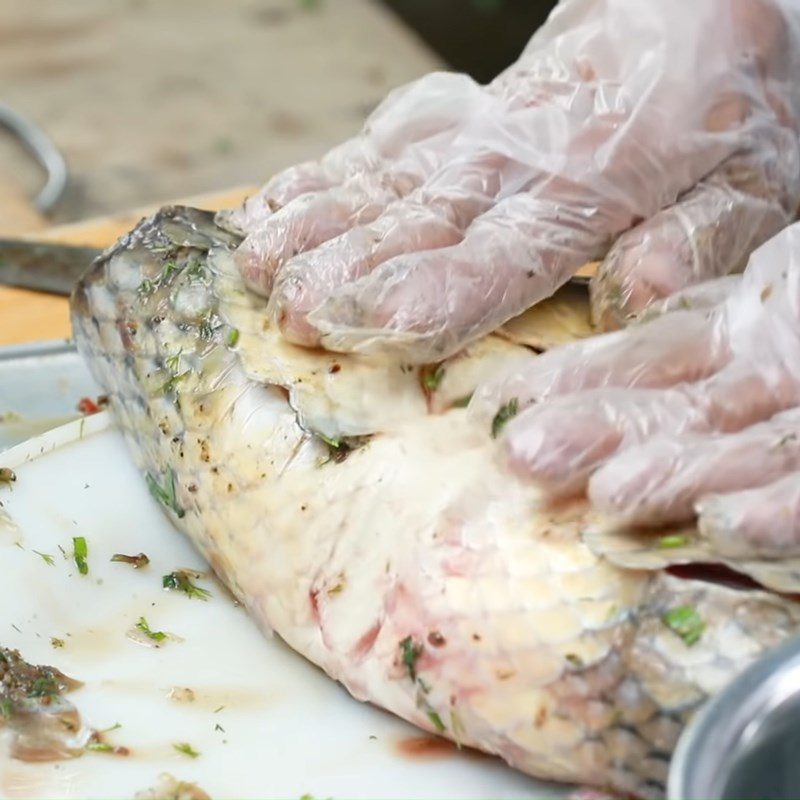 Step 2 Prepare and marinate the fish Grilled fish pa pỉnh tộp using charcoal