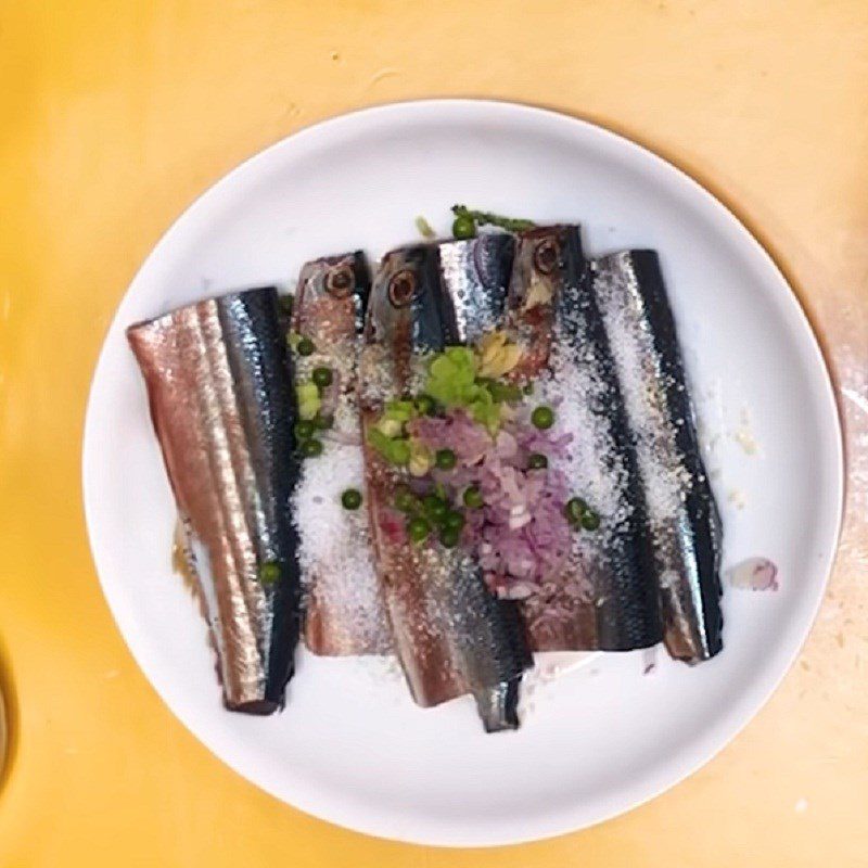 Step 1 Prepare and marinate the fish Mackerel with tomatoes