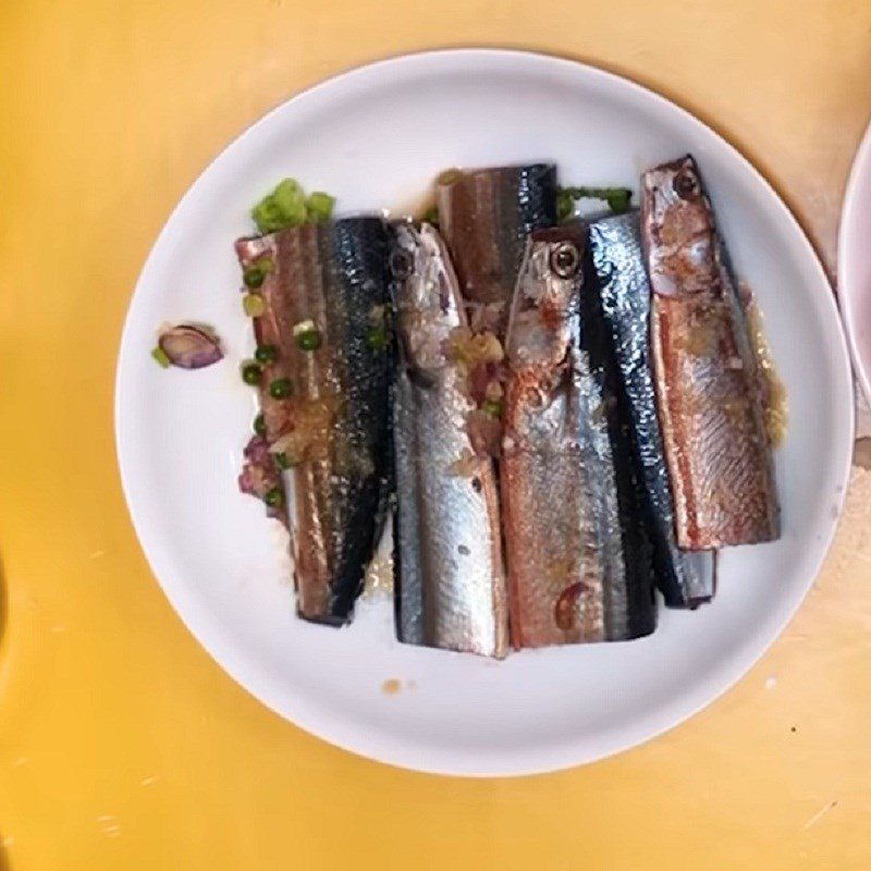 Step 1 Prepare and marinate the fish Mackerel with tomatoes