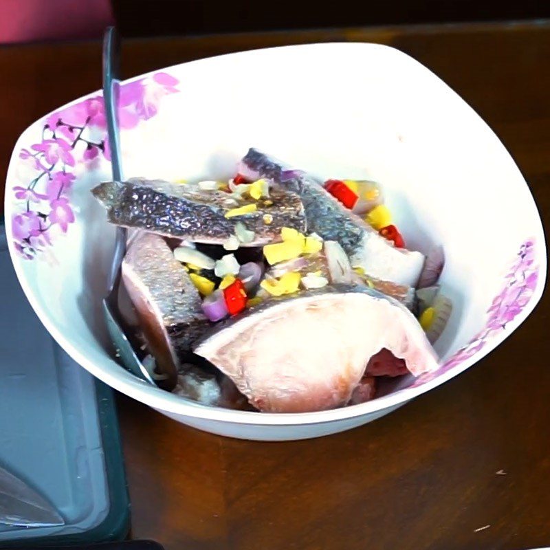 Step 1 Prepare and marinate the fish Stewed sour fish