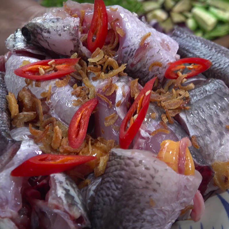 Step 1 Prepare and marinate snakehead fish for fish sauce hotpot