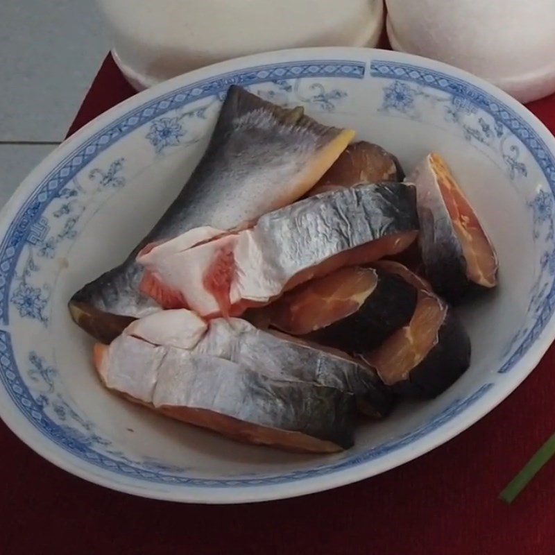 Step 2 Prepare and marinate catfish Catfish braised with pepper