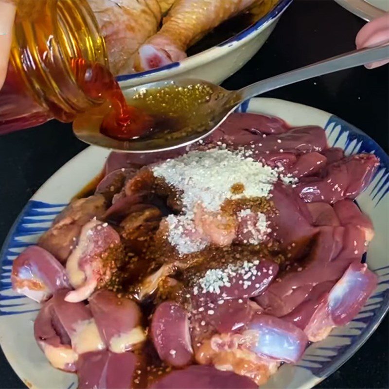 Step 1 Prepare and marinate the ingredients for Sticky Rice with Roasted Chicken and Quail Eggs