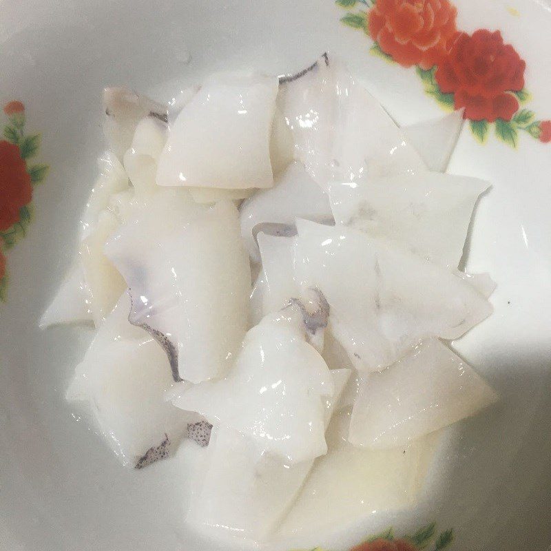 Step 1 Prepare and Marinate the Squid Stir-fried Squid with Cucumber