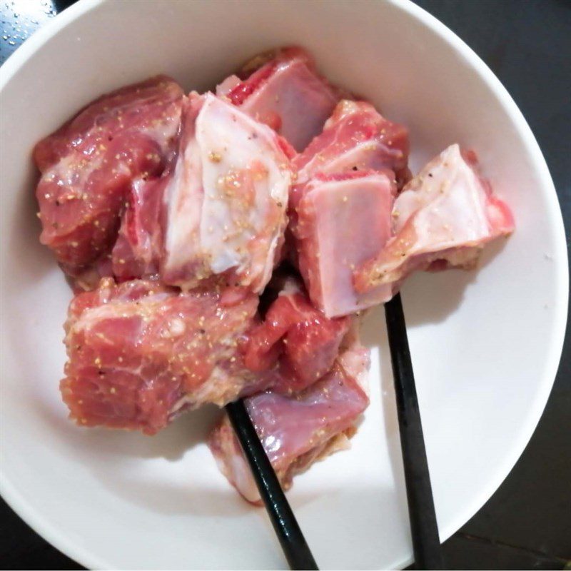Step 1 Prepare and marinate the ribs Sweet and Sour Pork Ribs (recipe shared by users)