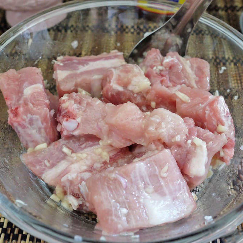 Step 1 Prepare and marinate the ribs Garlic sauce ribs