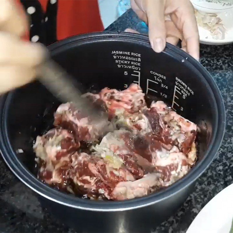 Step 2 Prepare and marinate the beef ribs Braised ribs with soy sauce