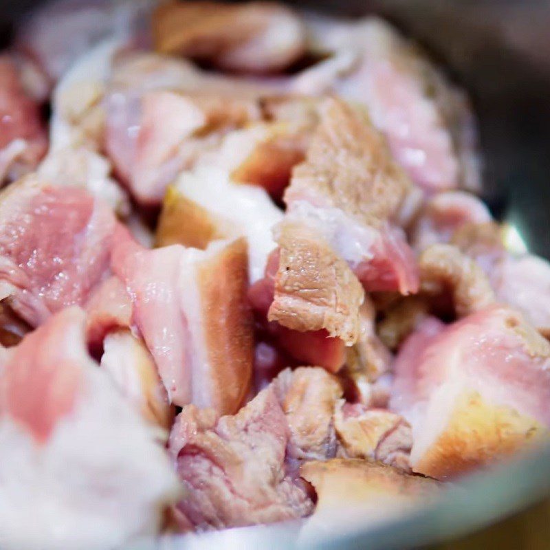 Step 2 Prepare and marinate the meat Braised pork leg with bananas and tofu