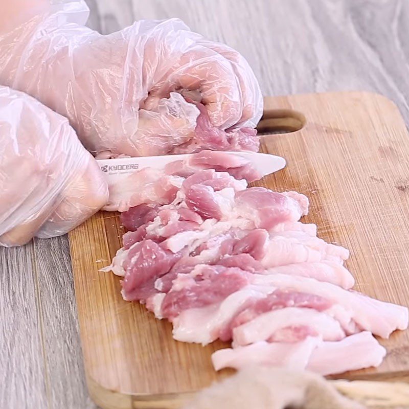 Step 1 Preparation and marinating meat for Hanoi grilled pork vermicelli