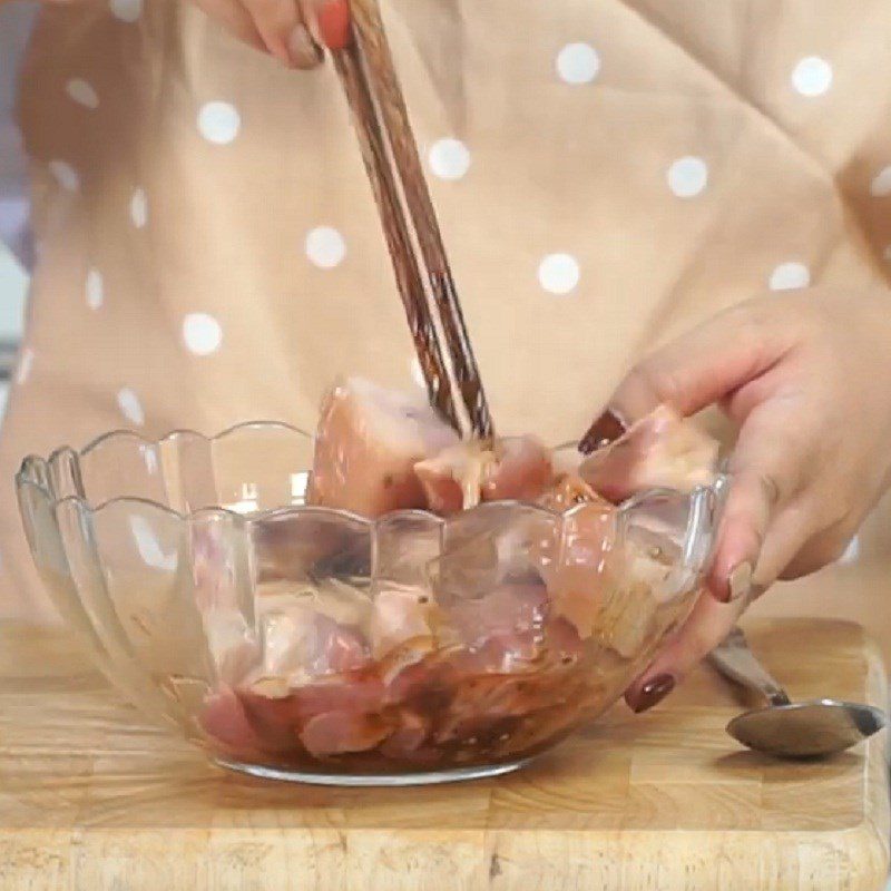 Step 1 Prepare and marinate the meat Sour pork