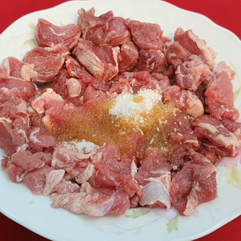 Step 2 Preparation and marinating beef Green pepper beef stew