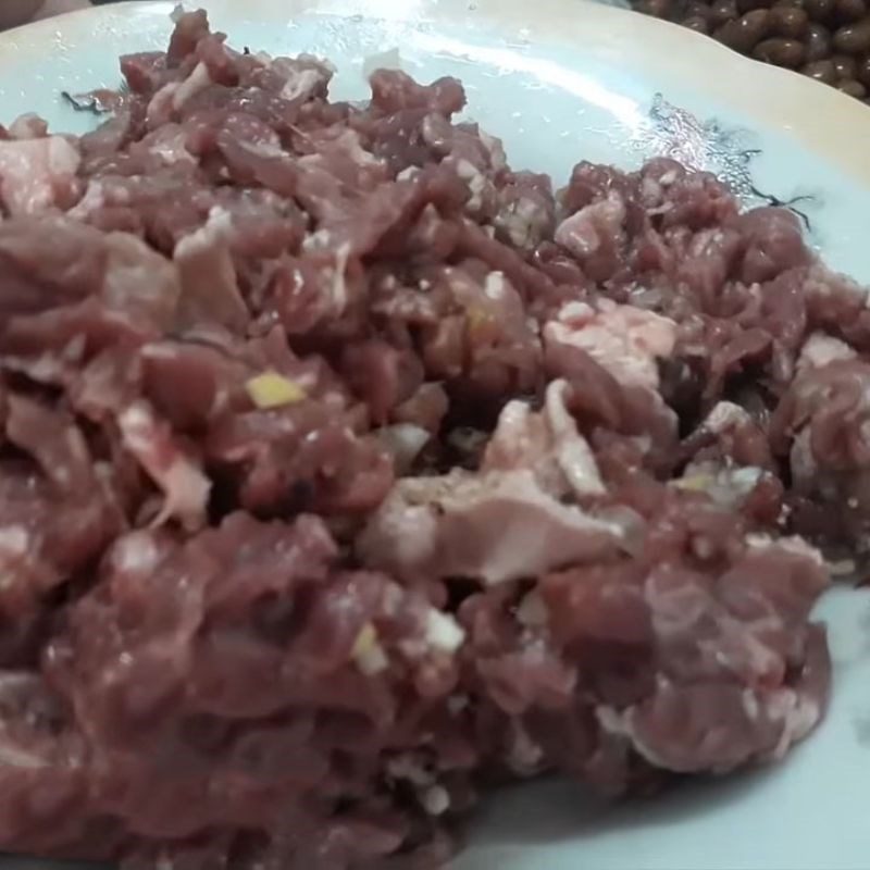 Step 1 Prepare and Marinate the Beef for Red Bean Porridge