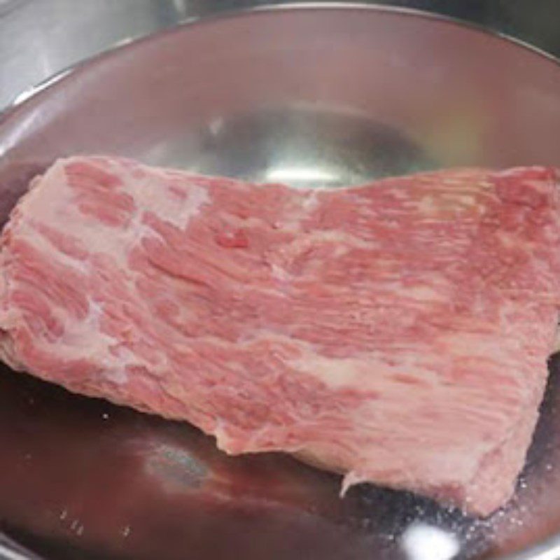 Step 1 Prepare and Marinate the Beef for Fried Instant Noodles with Beef