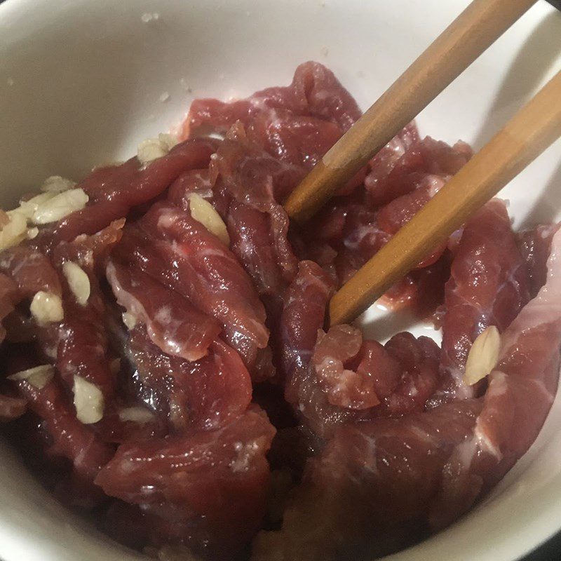 Step 1 Prepare and marinate beef Stir-fried cabbage with beef