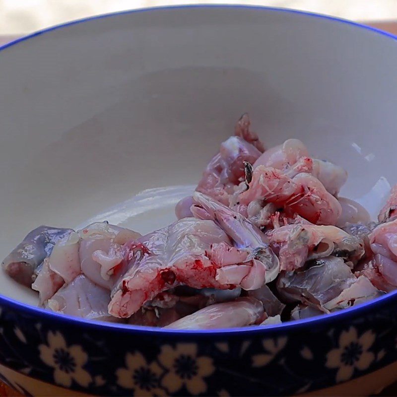 Step 1 Prepare and season frog meat Stir-fried Frog with Lotus Root