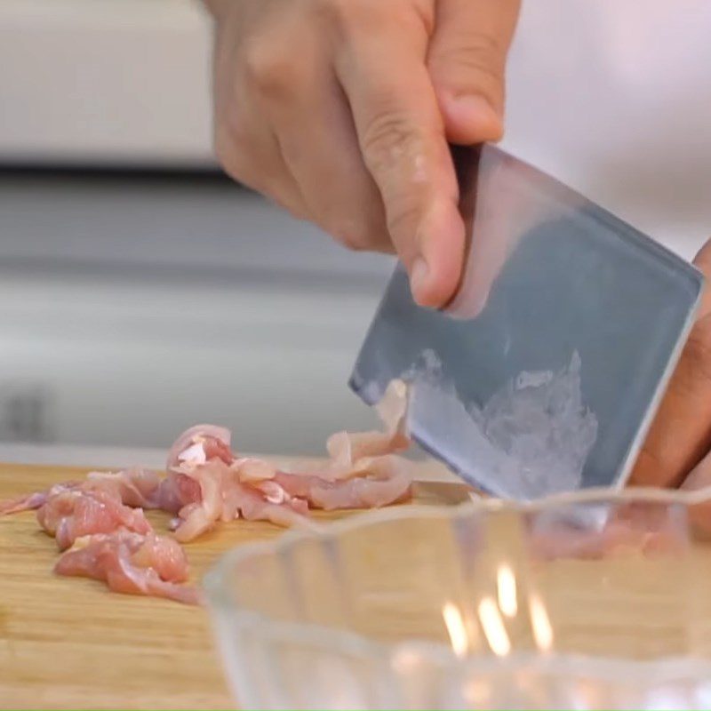 Step 2 Prepare and marinate the chicken for porridge