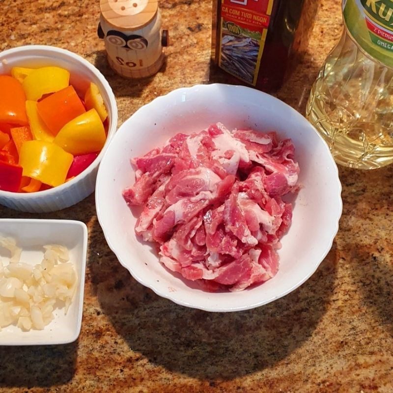 Step 1 Prepare the ingredients and marinate the meat for Spicy Stir-Fried Pork