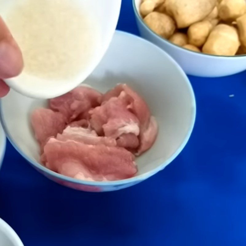 Step 1 Prepare and marinate the pork Stir-fried Pickled Onions with Mixed Pork