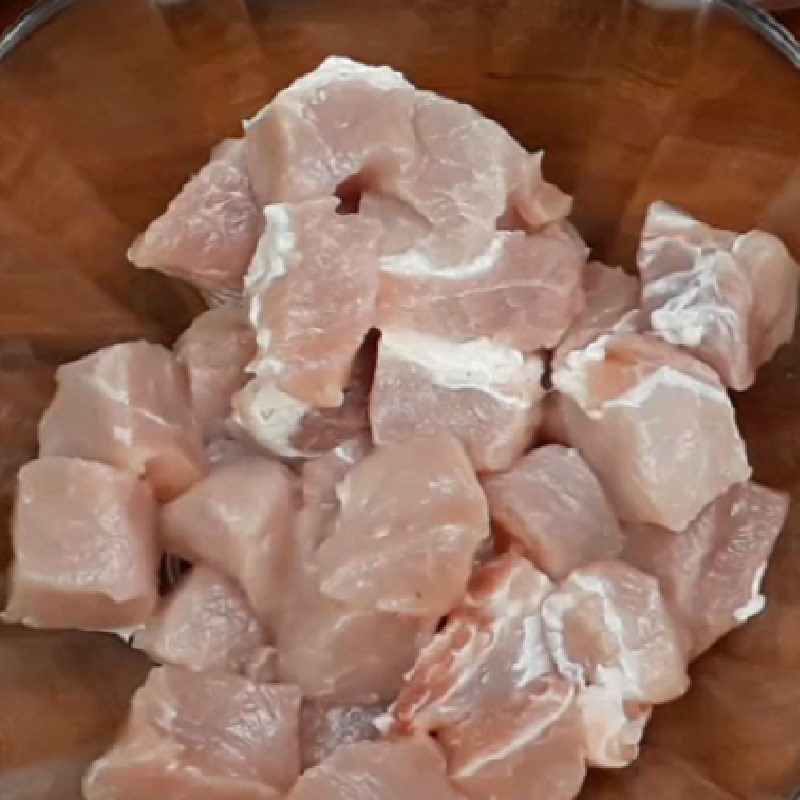 Step 1 Prepare and Marinate the Pork Sweet and Sour Stir-fried Pork