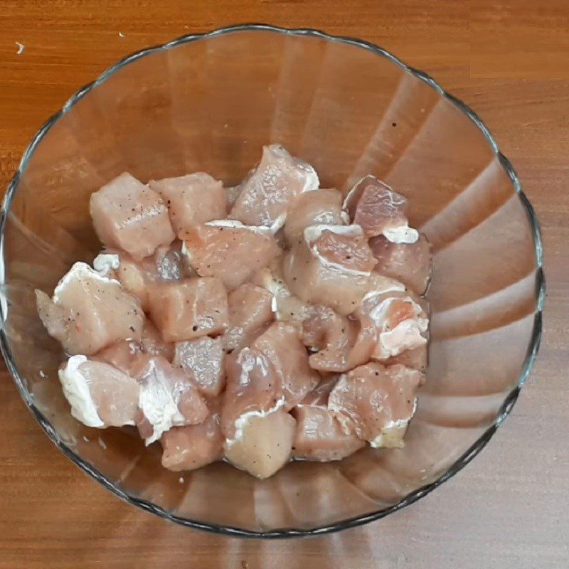 Step 1 Prepare and Marinate the Pork Sweet and Sour Stir-fried Pork