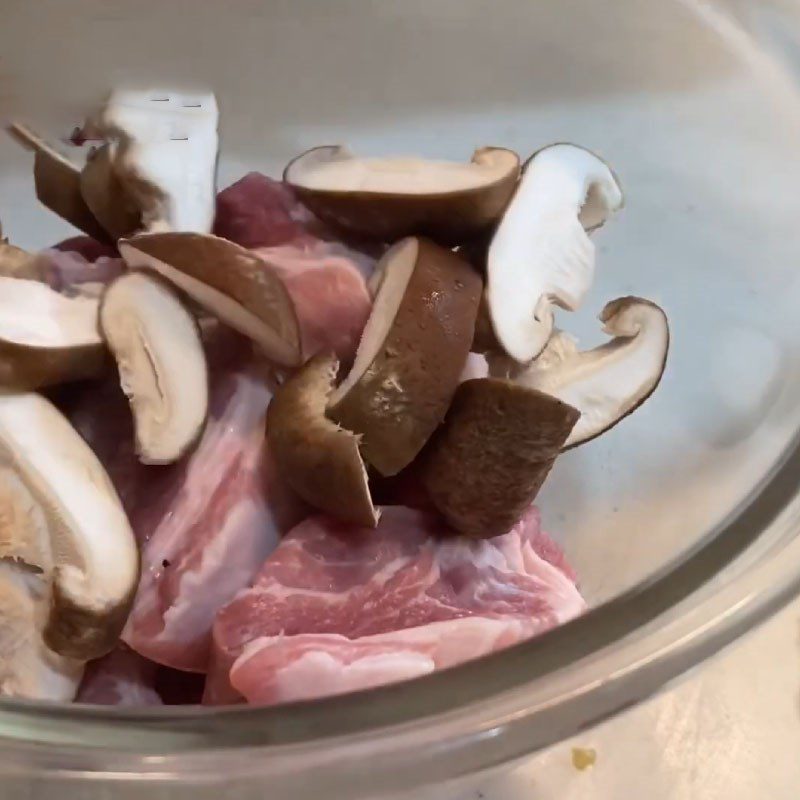 Step 3 Prepare and marinate the pork Boil the chung cake with a rice cooker