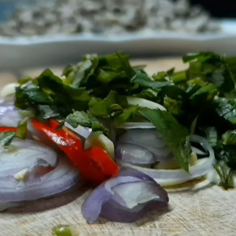 Step 1 Prepare ingredients for Stir-fried Clams with Betel Leaves