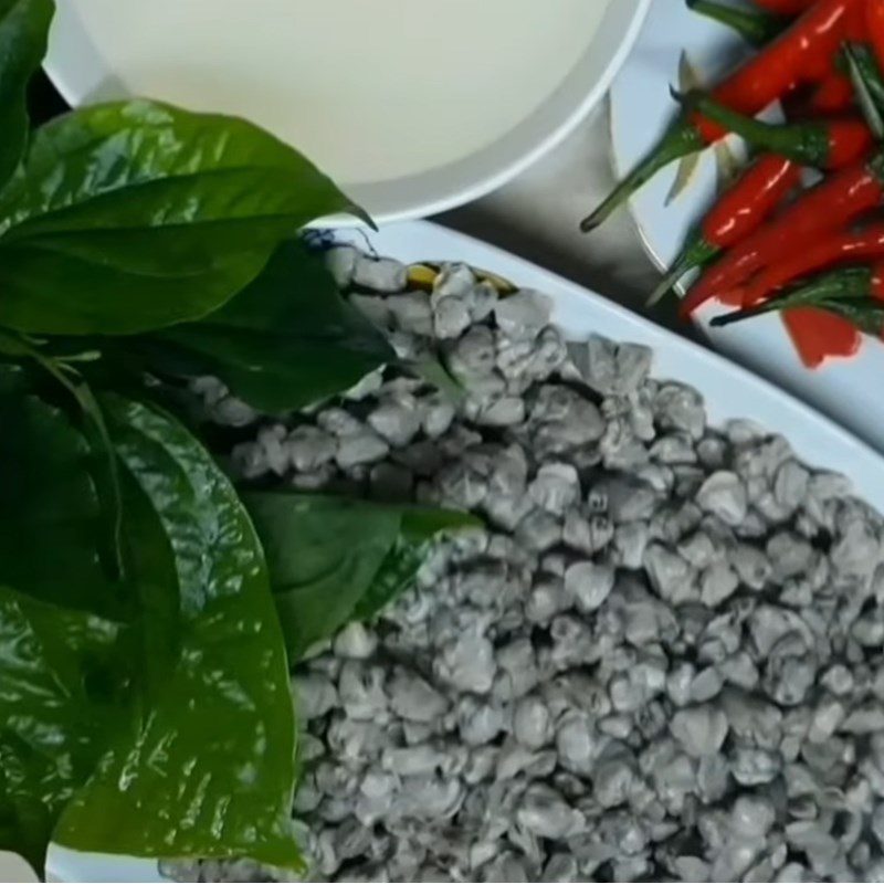 Step 1 Prepare ingredients for Stir-fried Clams with Betel Leaves