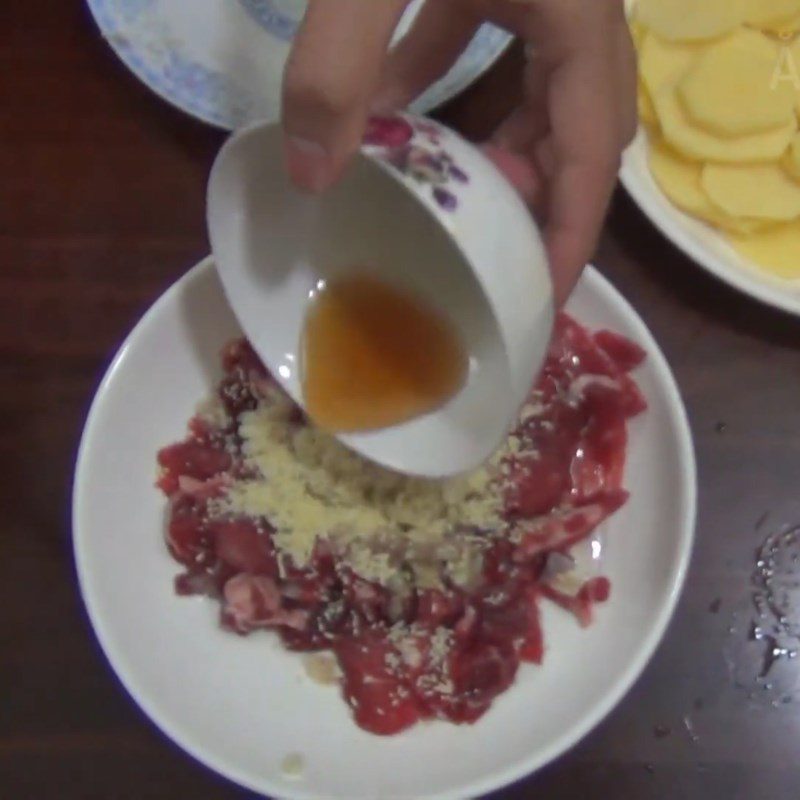 Step 2 Prepare and marinate the buffalo meat Buffalo meat stir-fried with potatoes