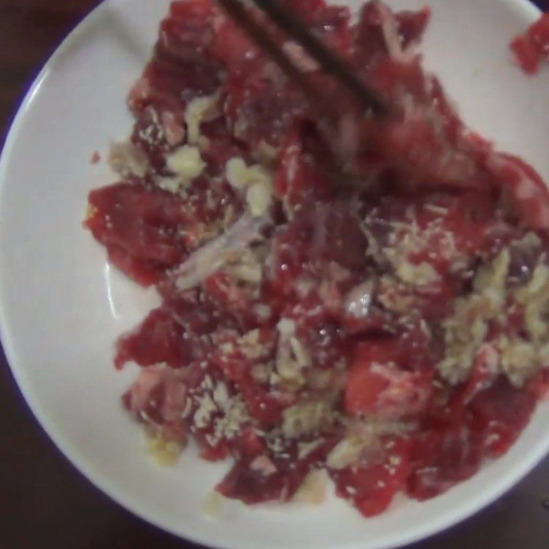 Step 2 Prepare and marinate the buffalo meat Buffalo meat stir-fried with potatoes