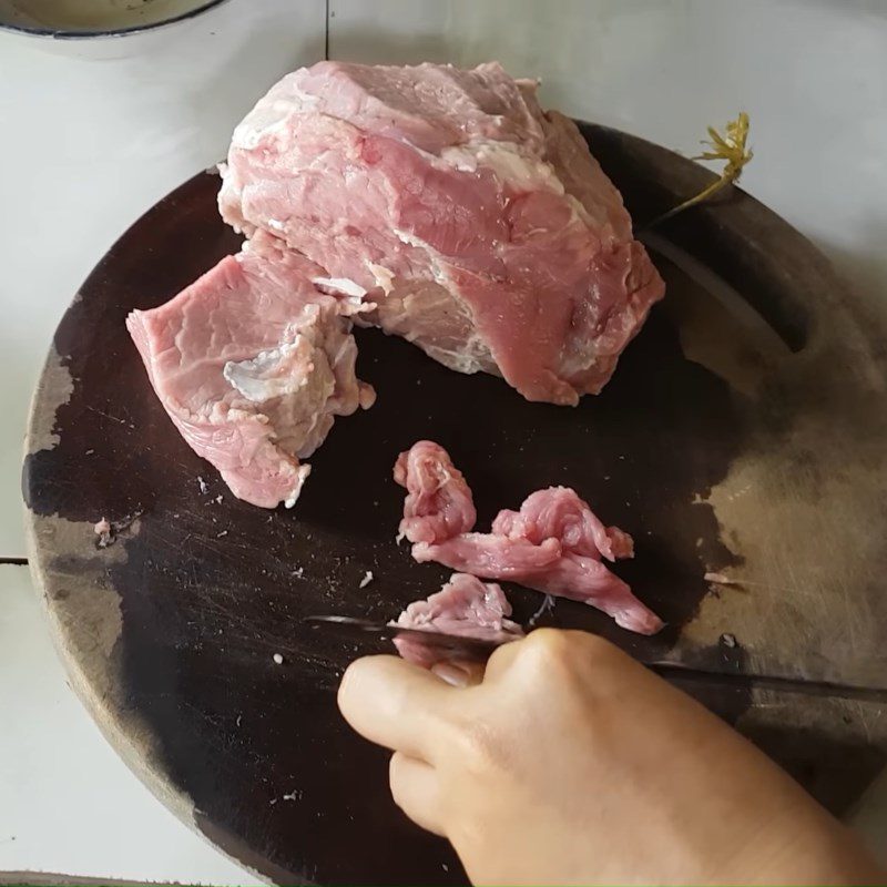 Step 2 Prepare and Marinate the Buffalo Meat Stir-Fried Buffalo Meat with Rice Herb