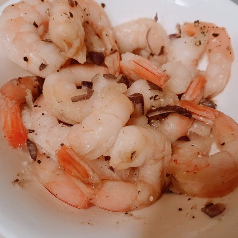 Step 2 Prepare and marinate the shrimp Stir-fried bell peppers with shrimp